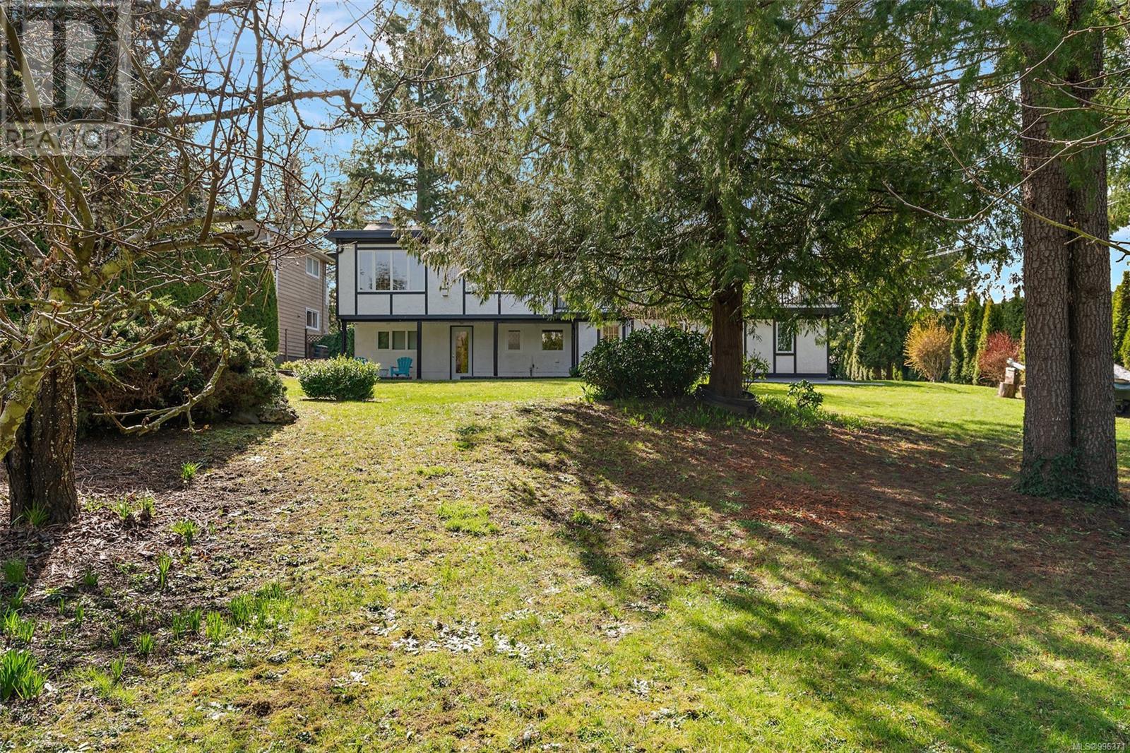  880 Clarke Road, Central Saanich
