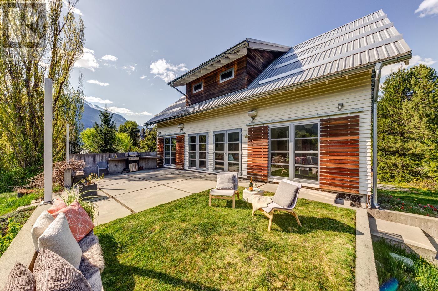 7597 PEMBERTON MEADOWS ROAD, Pemberton