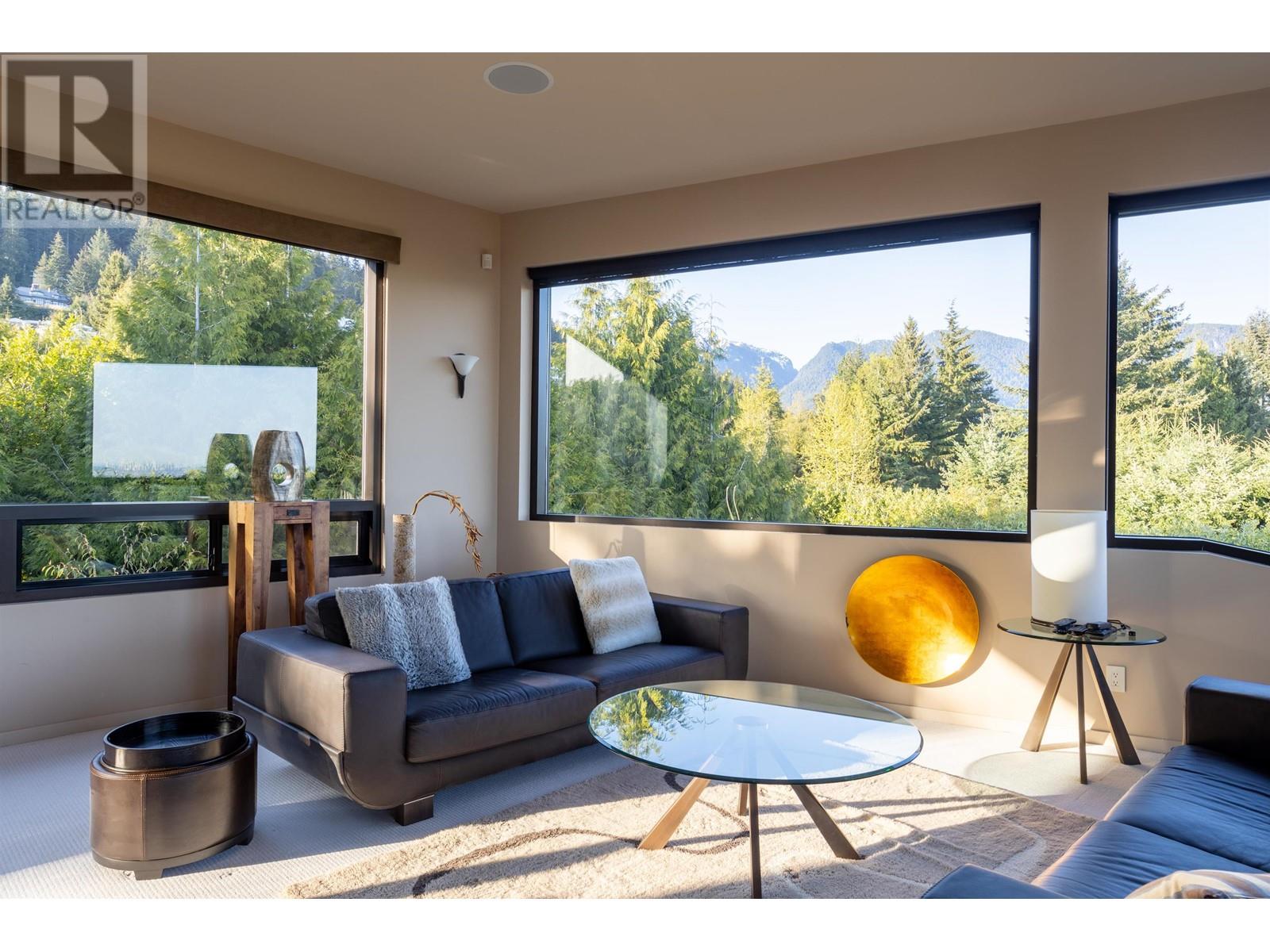 1109 HILLSIDE ROAD, West Vancouver