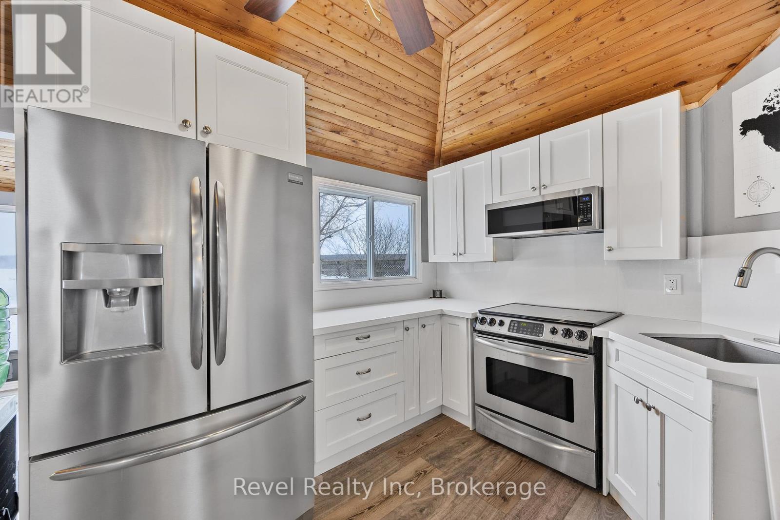 Photo 14 of 97 Maskinonge Road, Tay ON