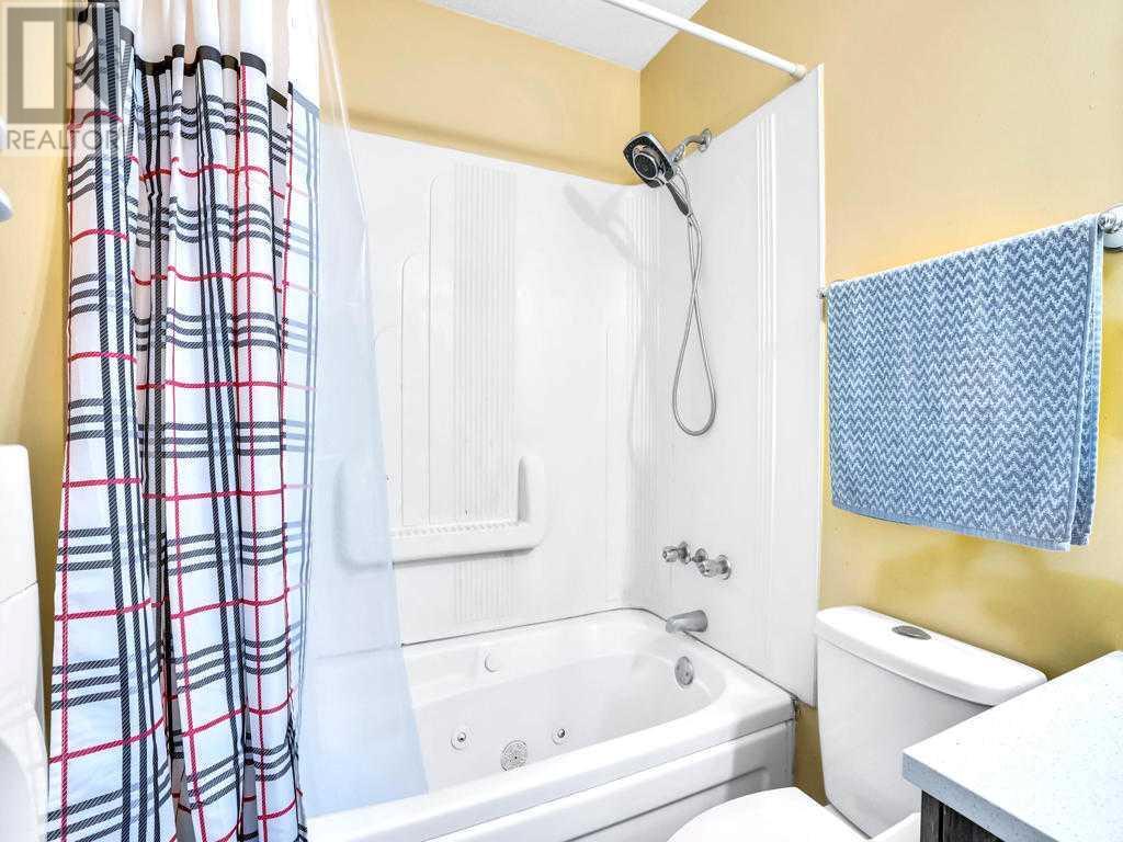 Single Family House Bi-level for Sale in  Falshire Close NE Falconridge Calgary 