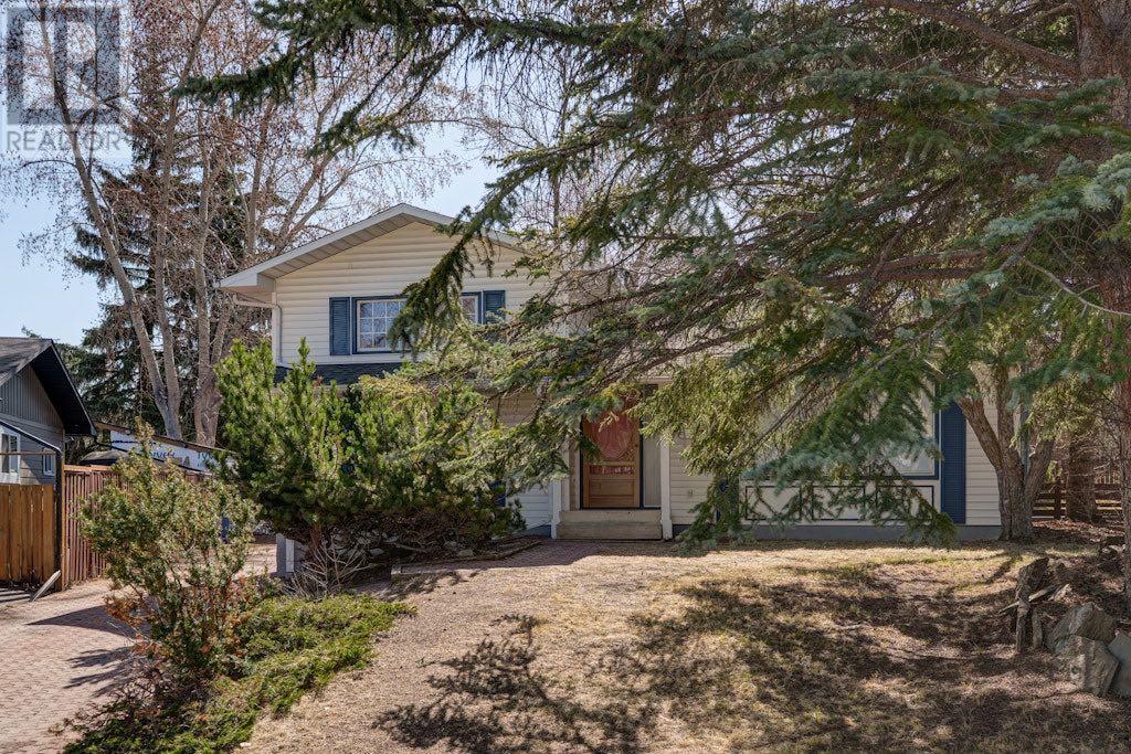 Single Family House 4 Level for Sale in  Oakhill Place SW Oakridge Calgary 