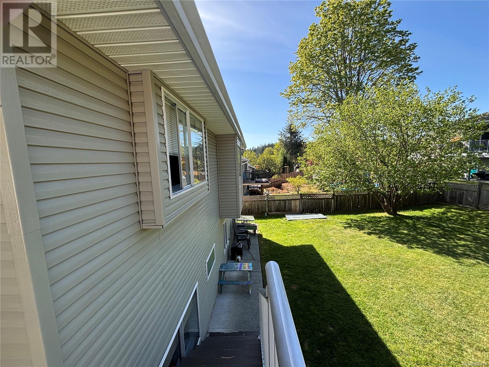 694 Steenbuck Dr, Campbell River