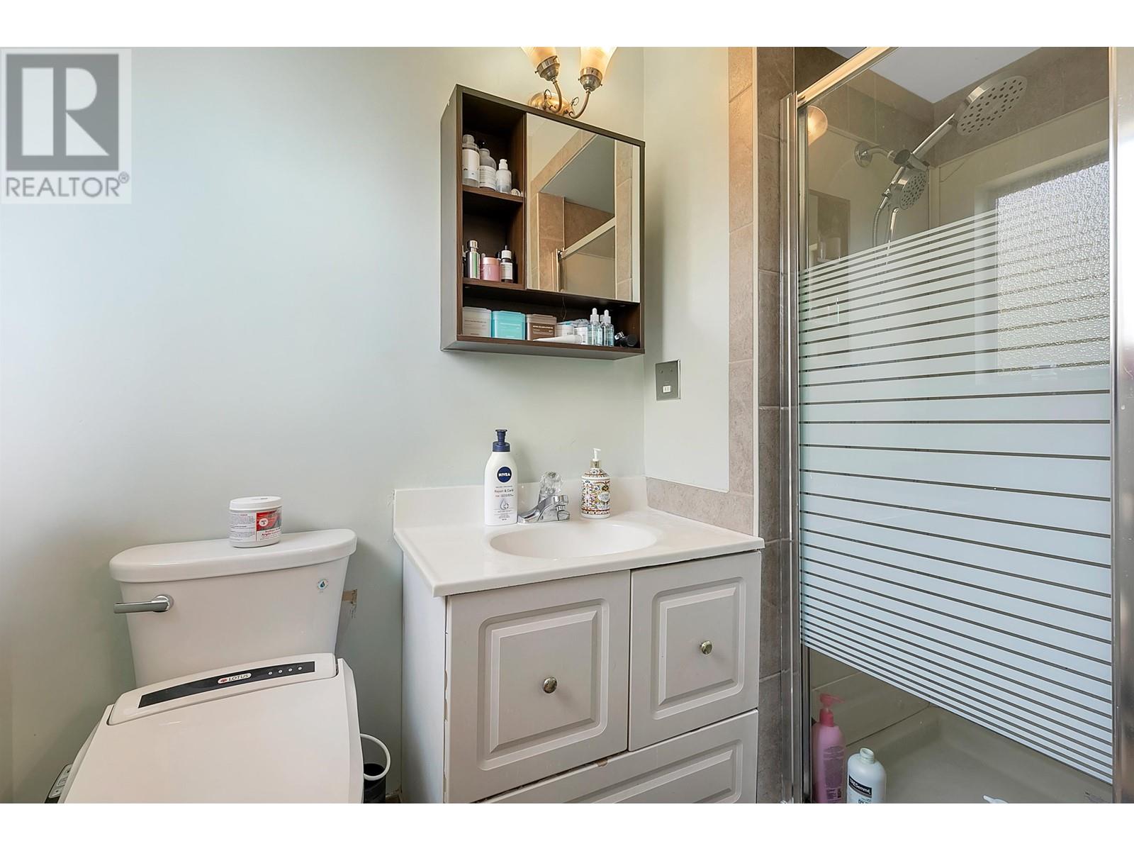 Photo 14 of 8071 Greenlake Place, Burnaby BC