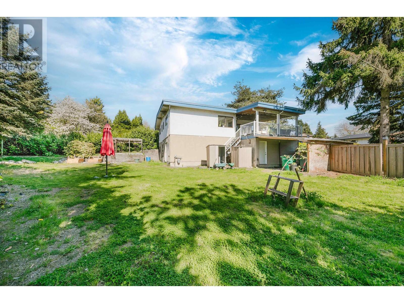 Photo 15 of 8071 Greenlake Place, Burnaby BC