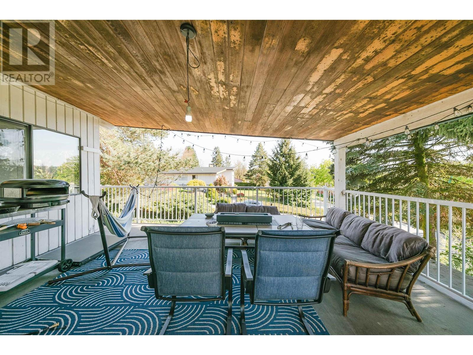 Photo 12 of 8071 Greenlake Place, Burnaby BC