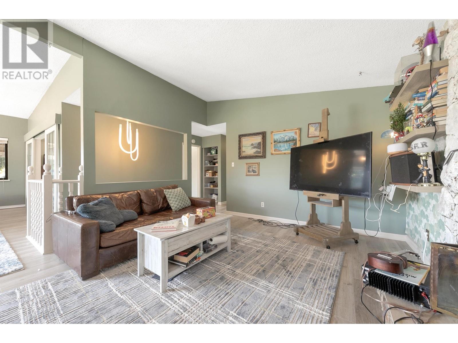 Photo 7 of 8071 Greenlake Place, Burnaby BC