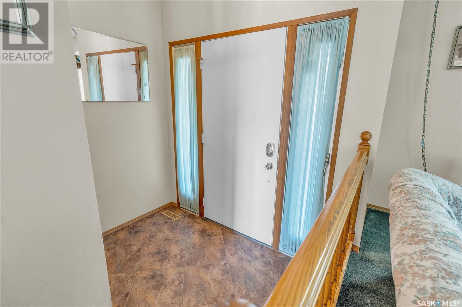 Single Family House 2 Level for Sale in  Rogers ROAD Regina 