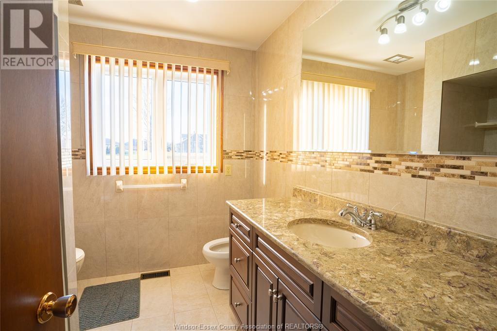 Photo 6 of 408 Mersea Rd 3, Leamington ON