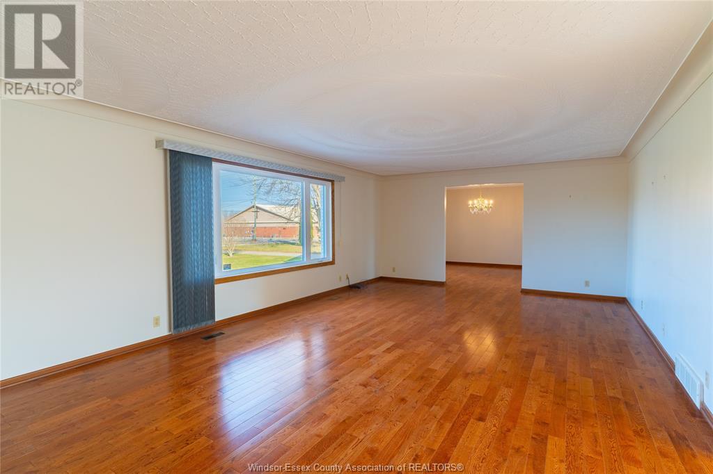 Photo 11 of 408 Mersea Rd 3, Leamington ON