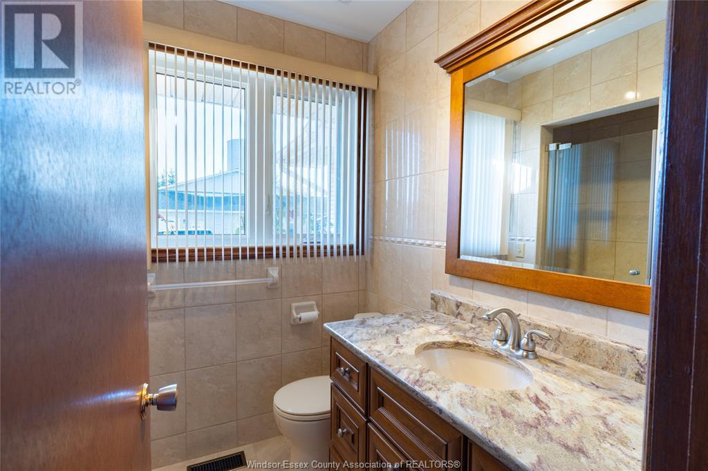 Photo 21 of 408 Mersea Rd 3, Leamington ON
