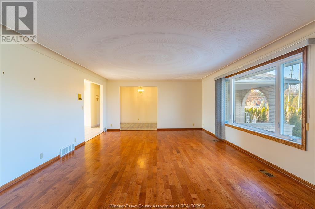 Photo 12 of 408 Mersea Rd 3, Leamington ON