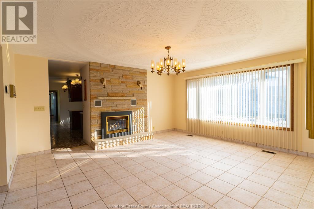 Photo 14 of 408 Mersea Rd 3, Leamington ON