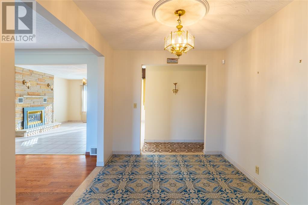 Photo 10 of 408 Mersea Rd 3, Leamington ON