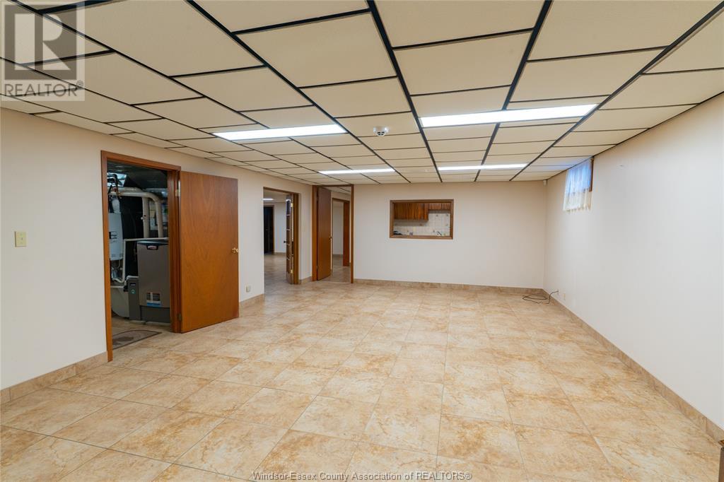 Photo 33 of 408 Mersea Rd 3, Leamington ON