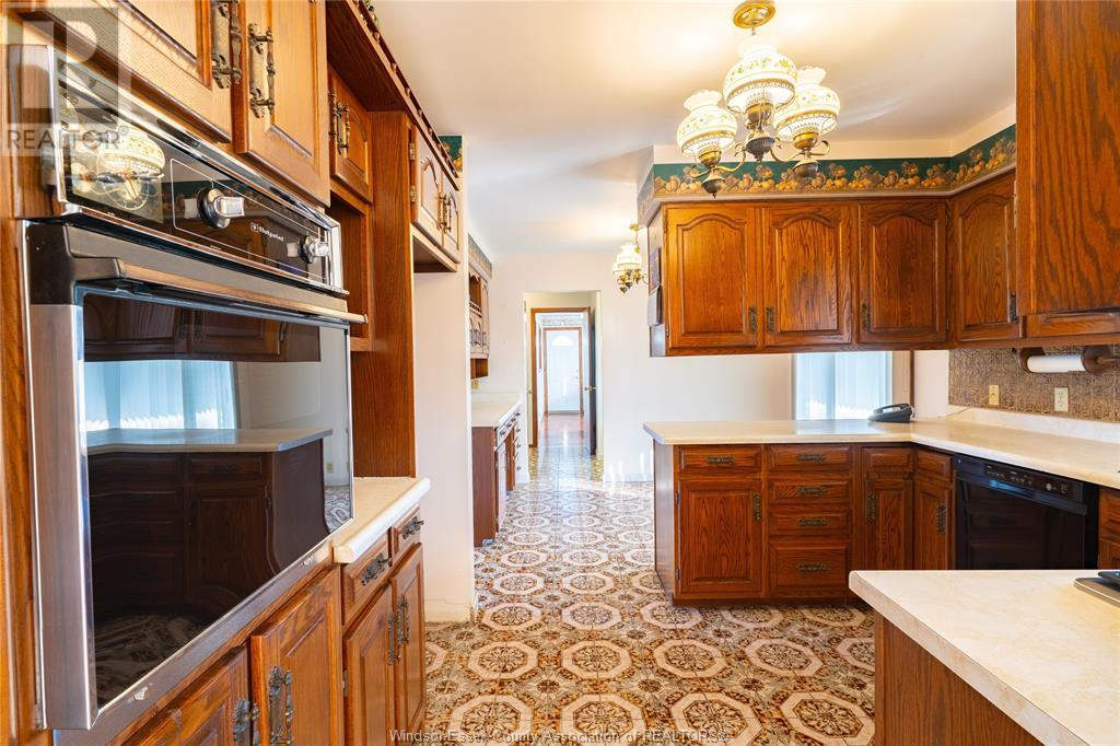 Photo 15 of 408 Mersea Rd 3, Leamington ON