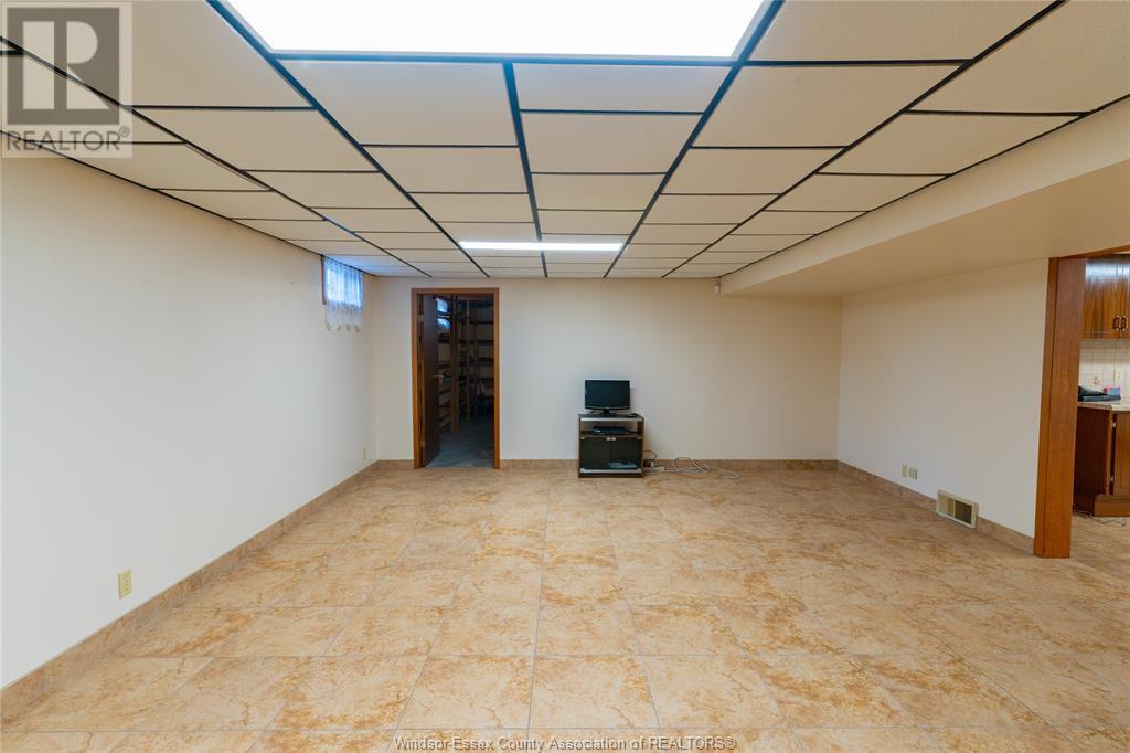 Photo 30 of 408 Mersea Rd 3, Leamington ON