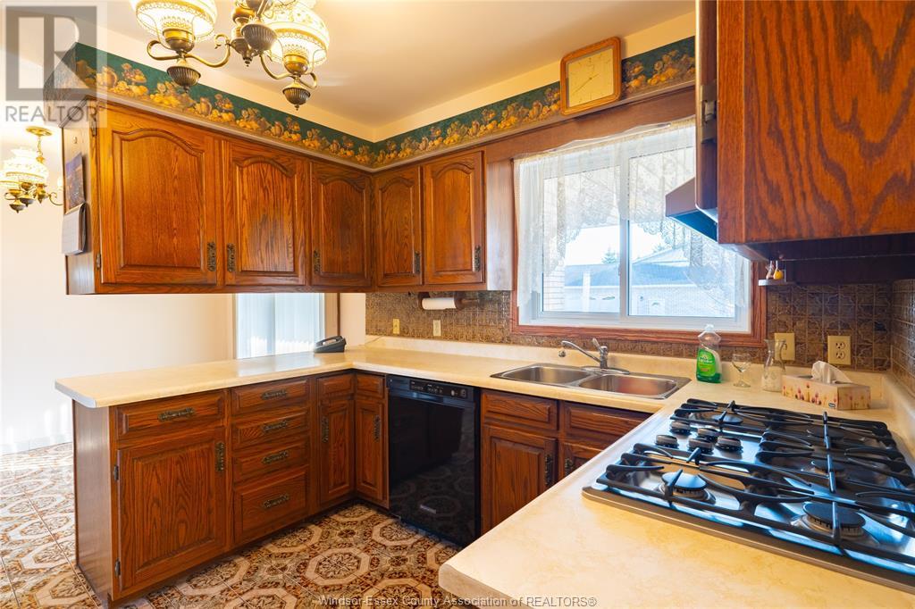 Photo 16 of 408 Mersea Rd 3, Leamington ON