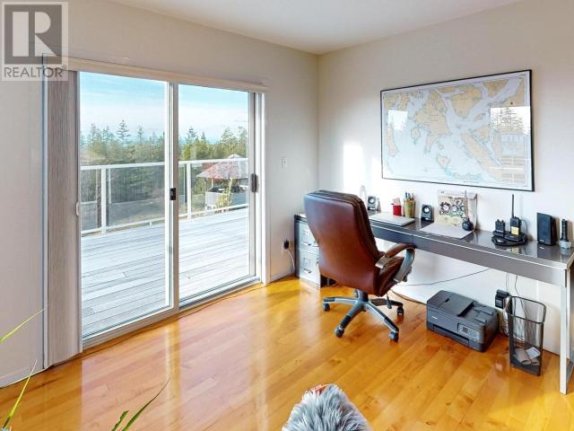 9117 KROMPOCKER RD, Powell River