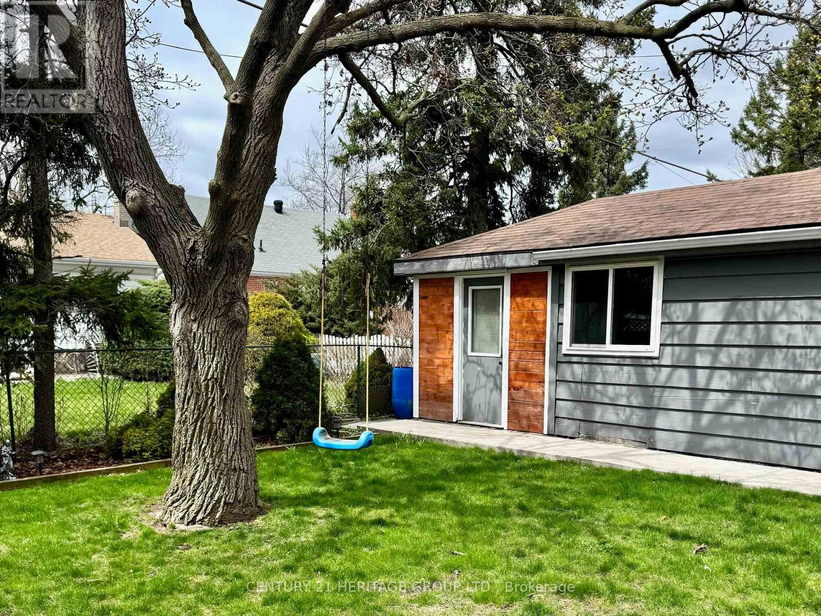 Single Family House Bungalow for Sale in  SHERWOOD RISE Hamilton (Sherwood) 