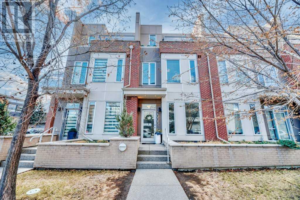 Single Family House for Sale in   Avenue NW West Hillhurst Calgary 