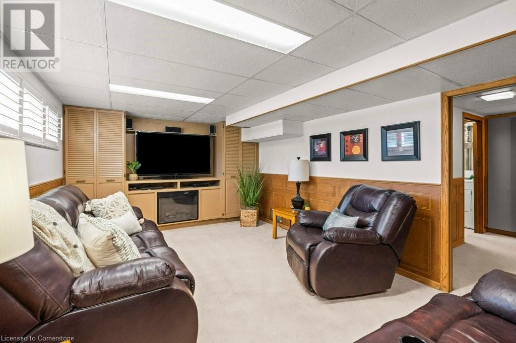 Photo 5 of 77 Hill Crest, Ancaster ON