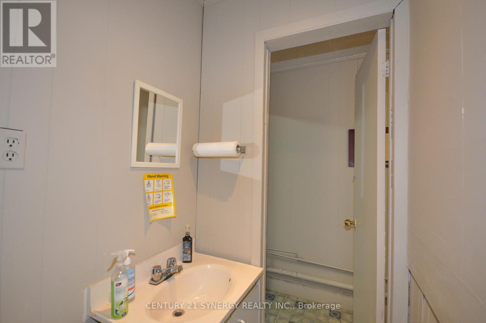 Photo 16 of 14 Beckwith Street N, Smiths Falls ON