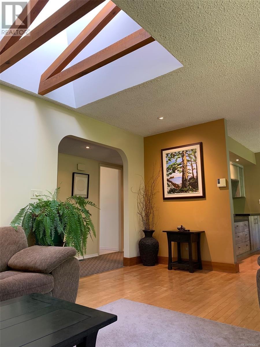 658 Martindale Rd, Parksville real estate listing 996423