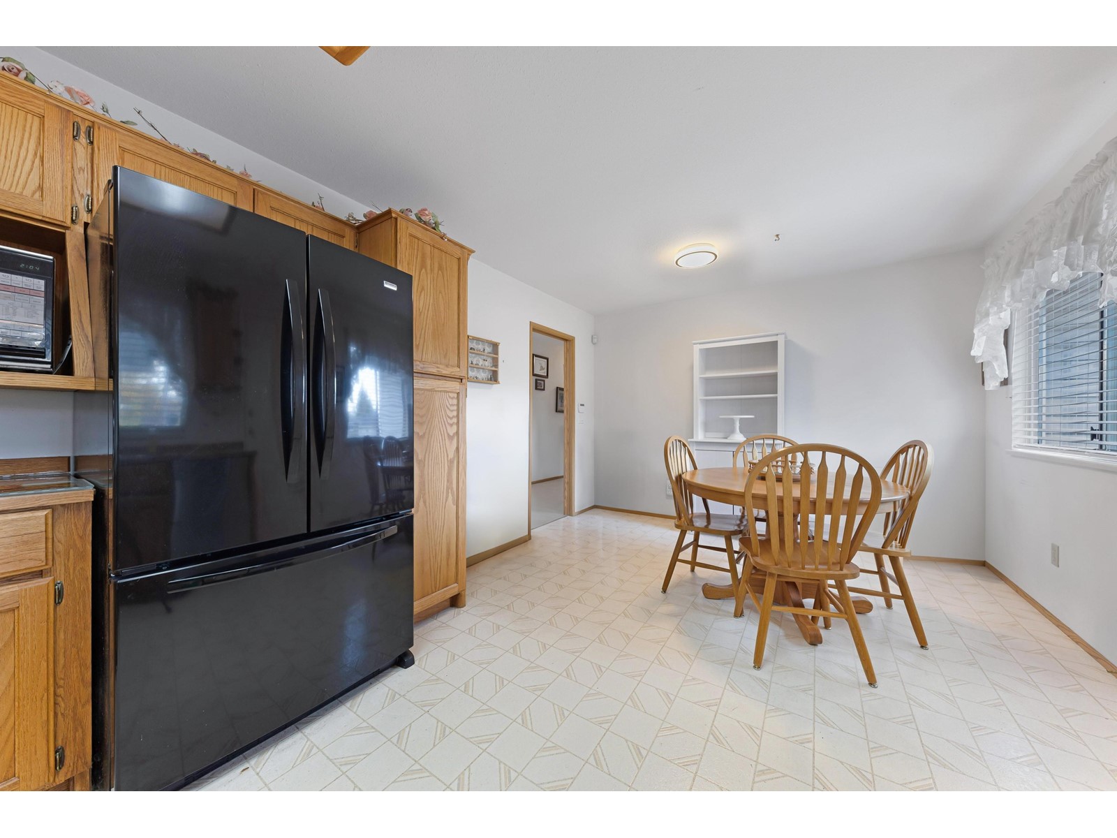 Photo 7 of 15852 100 Avenue, Surrey BC