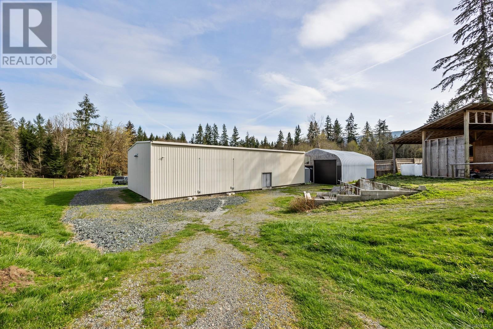 Photo 31 of 2601 Grafton Ave, Coombs BC