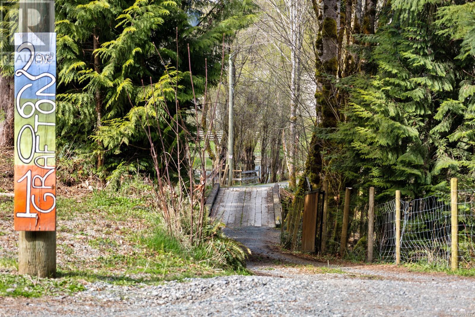 Photo 12 of 2601 Grafton Ave, Coombs BC