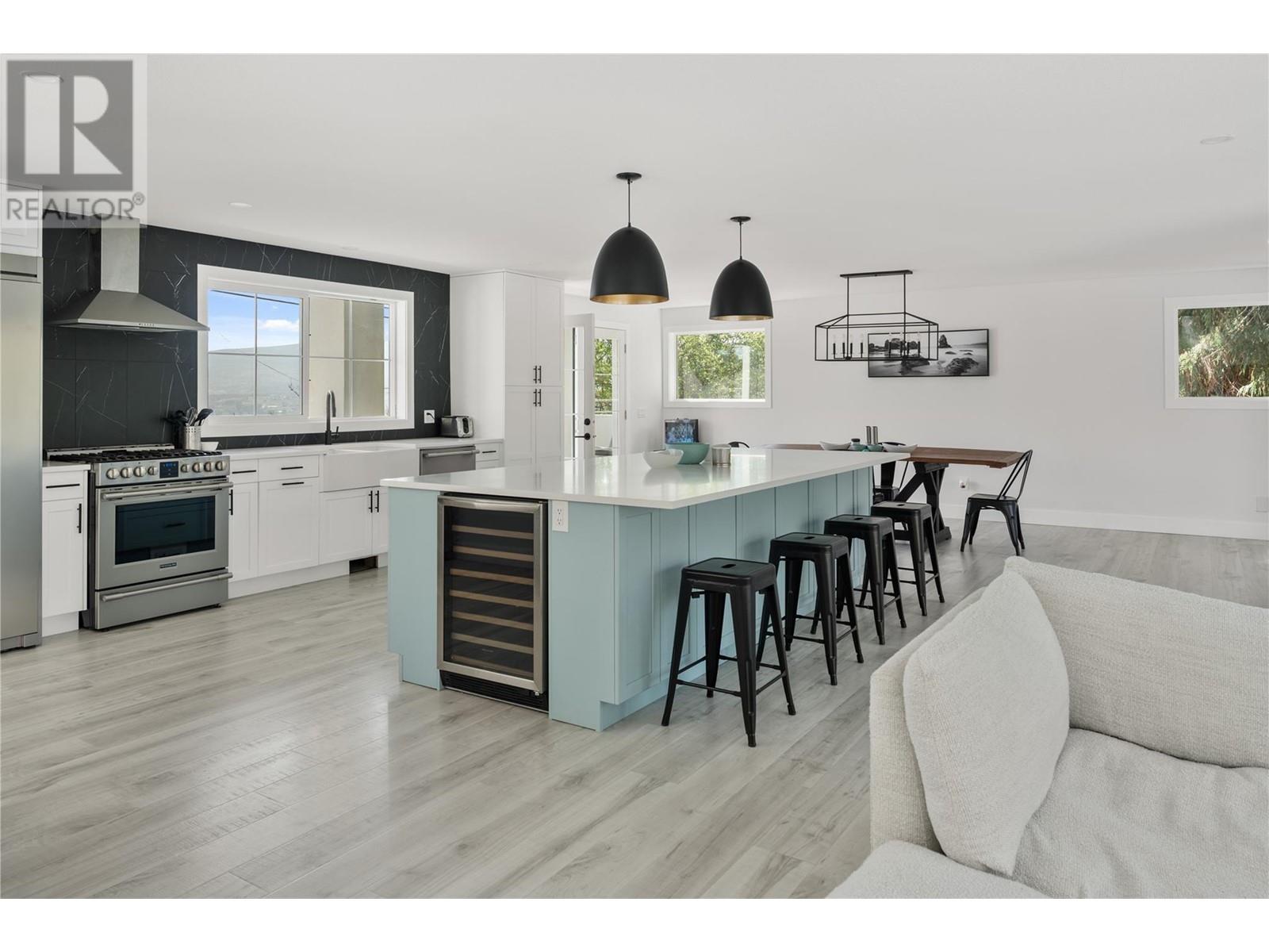  2340 Thacker Drive, West Kelowna
