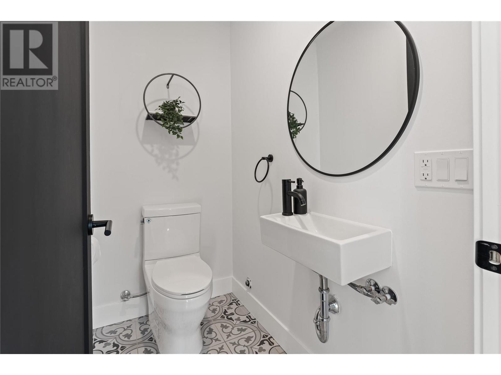  2340 Thacker Drive, West Kelowna