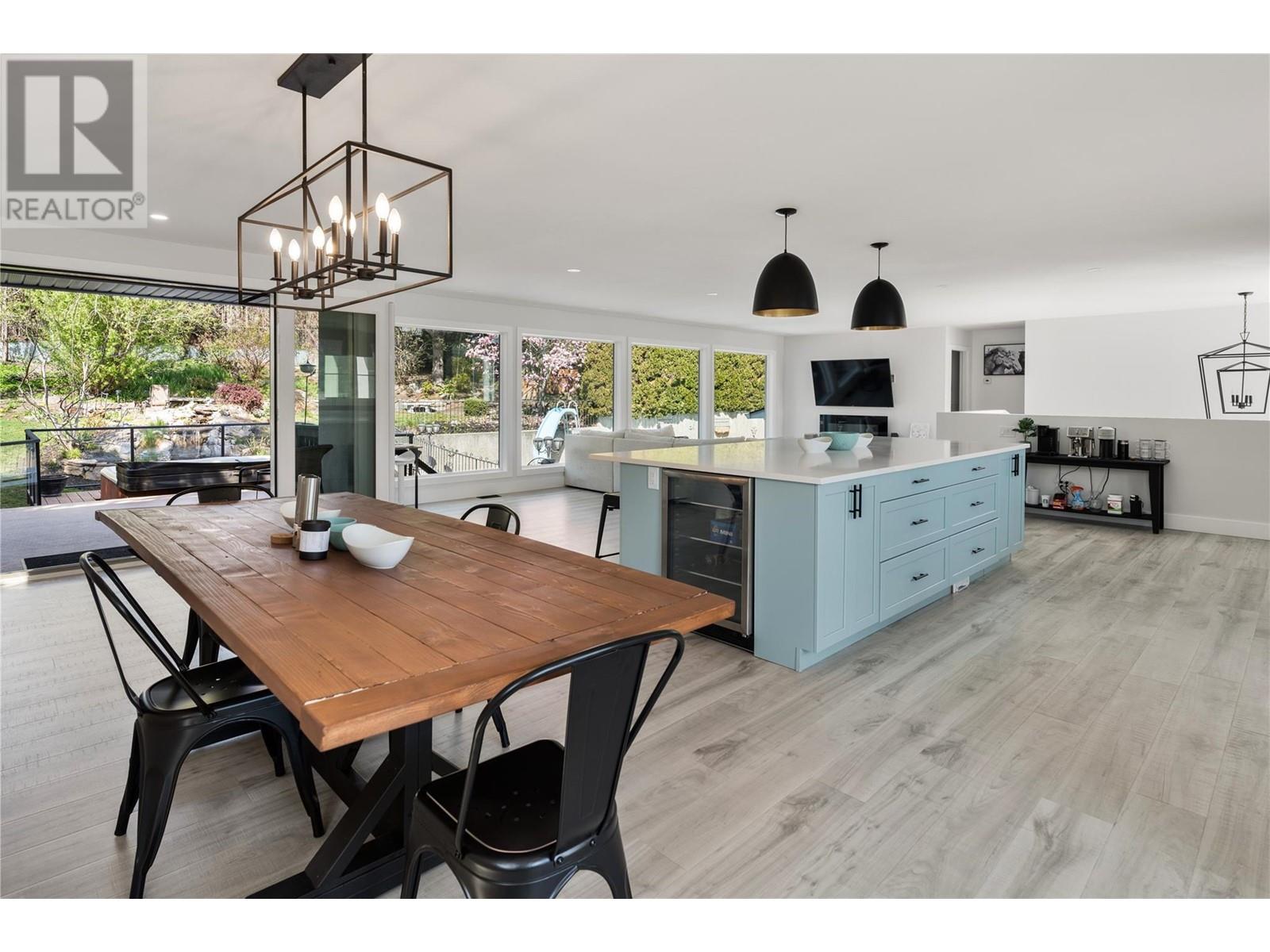  2340 Thacker Drive, West Kelowna