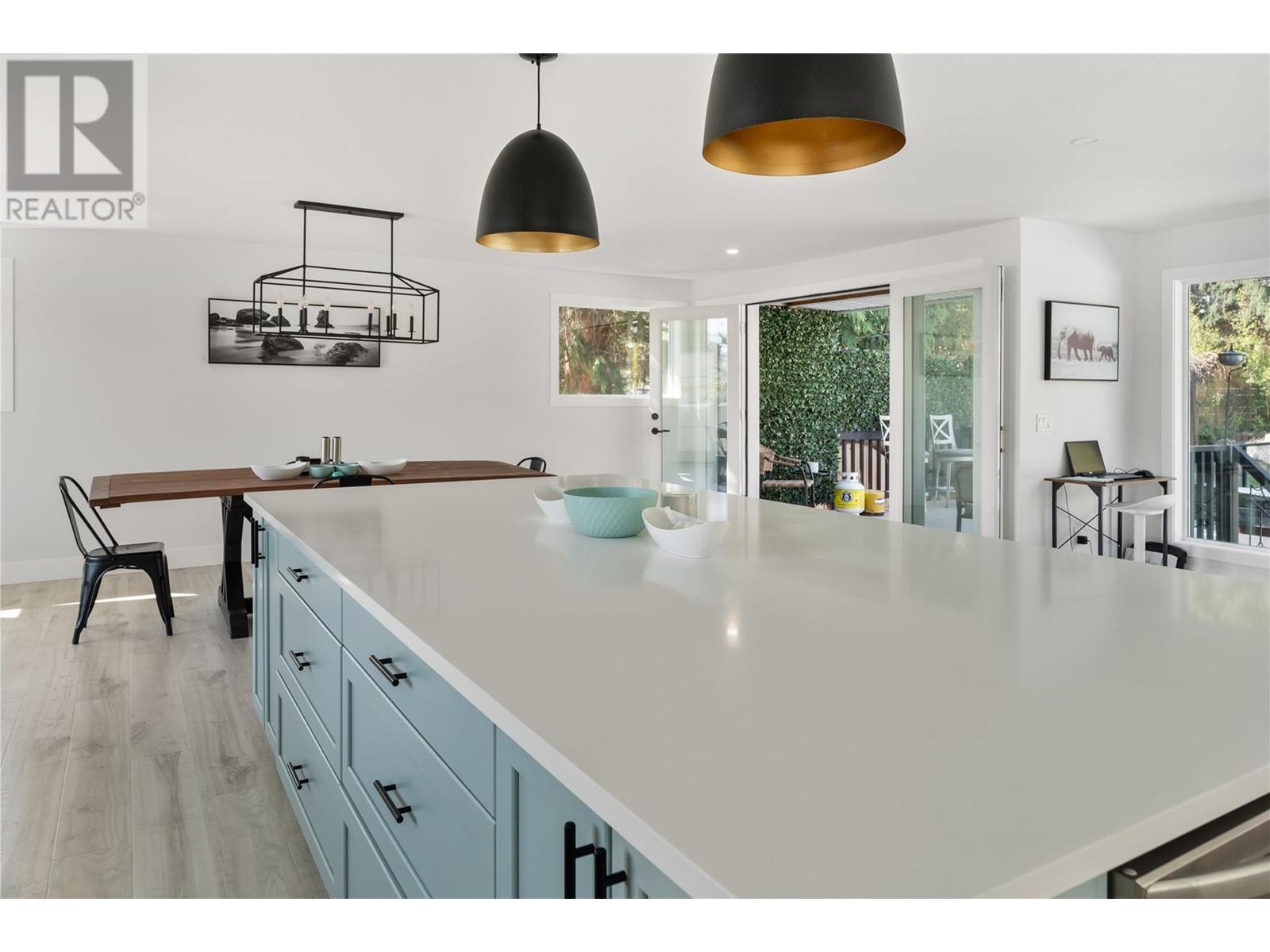  2340 Thacker Drive, West Kelowna