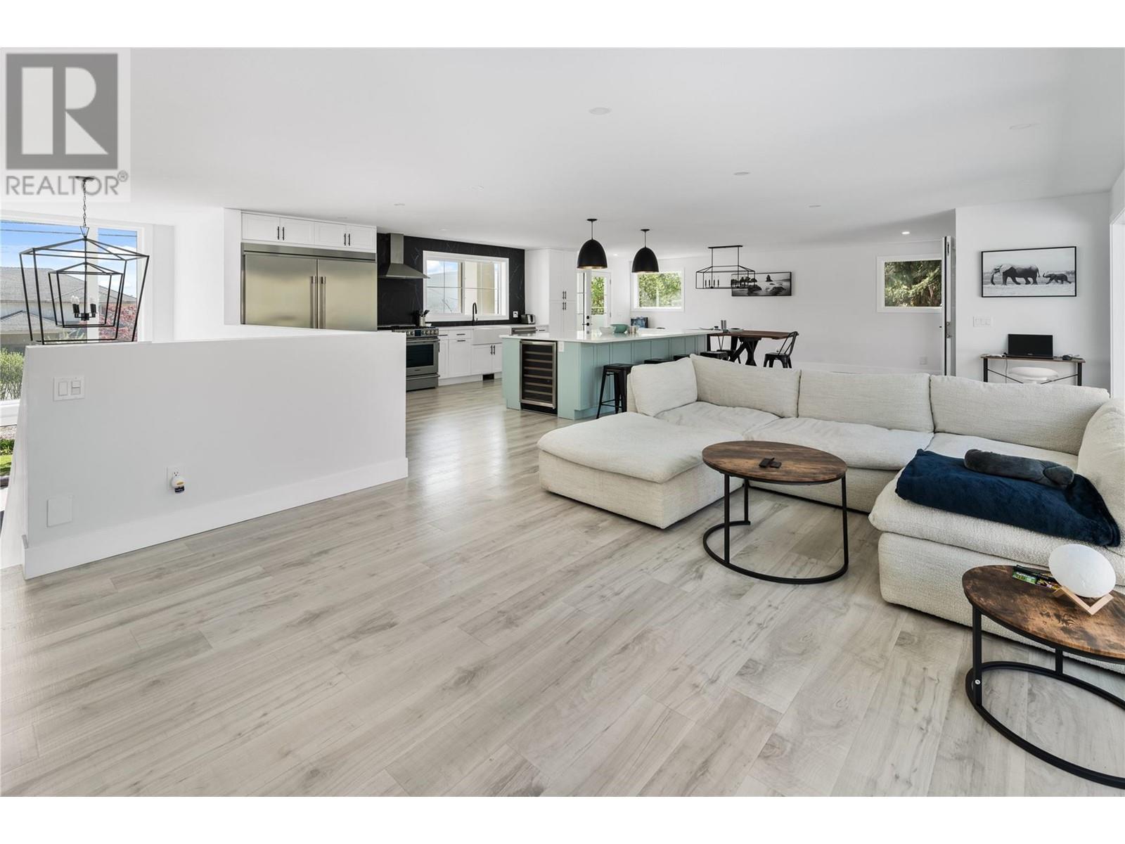  2340 Thacker Drive, West Kelowna