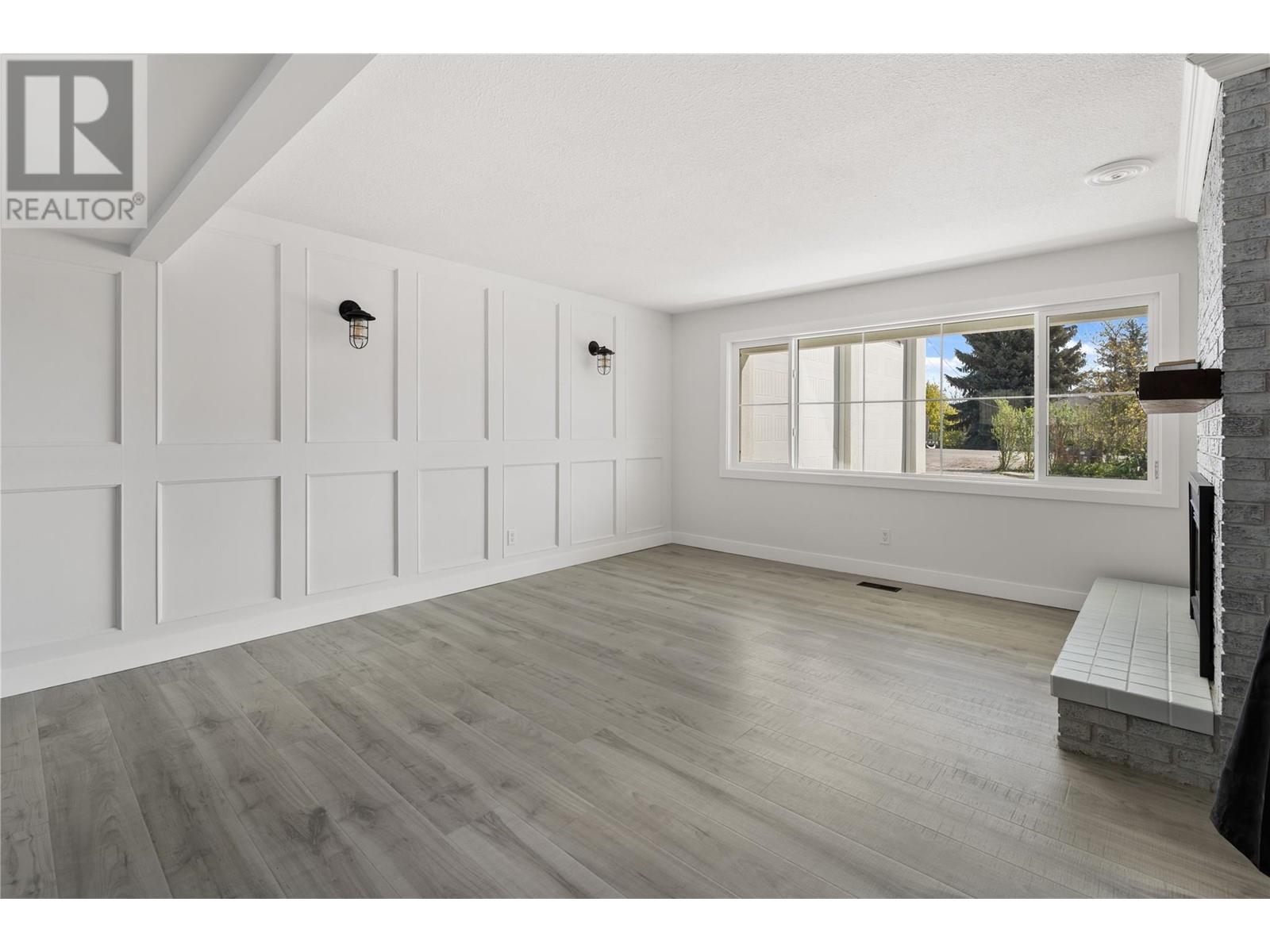  2340 Thacker Drive, West Kelowna
