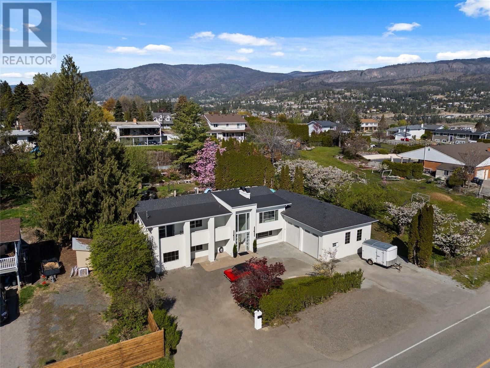  2340 Thacker Drive, West Kelowna