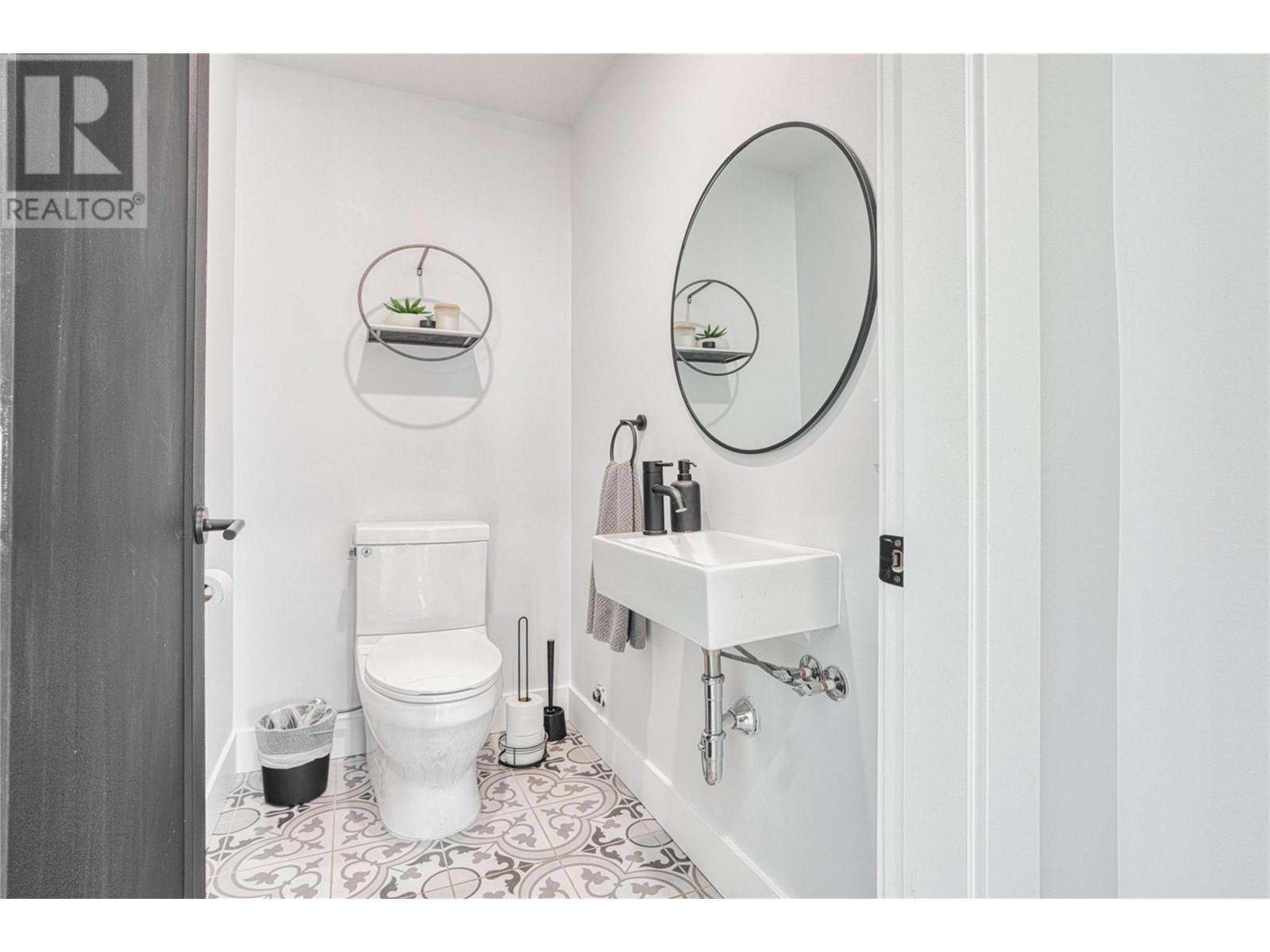  2340 Thacker Drive, West Kelowna