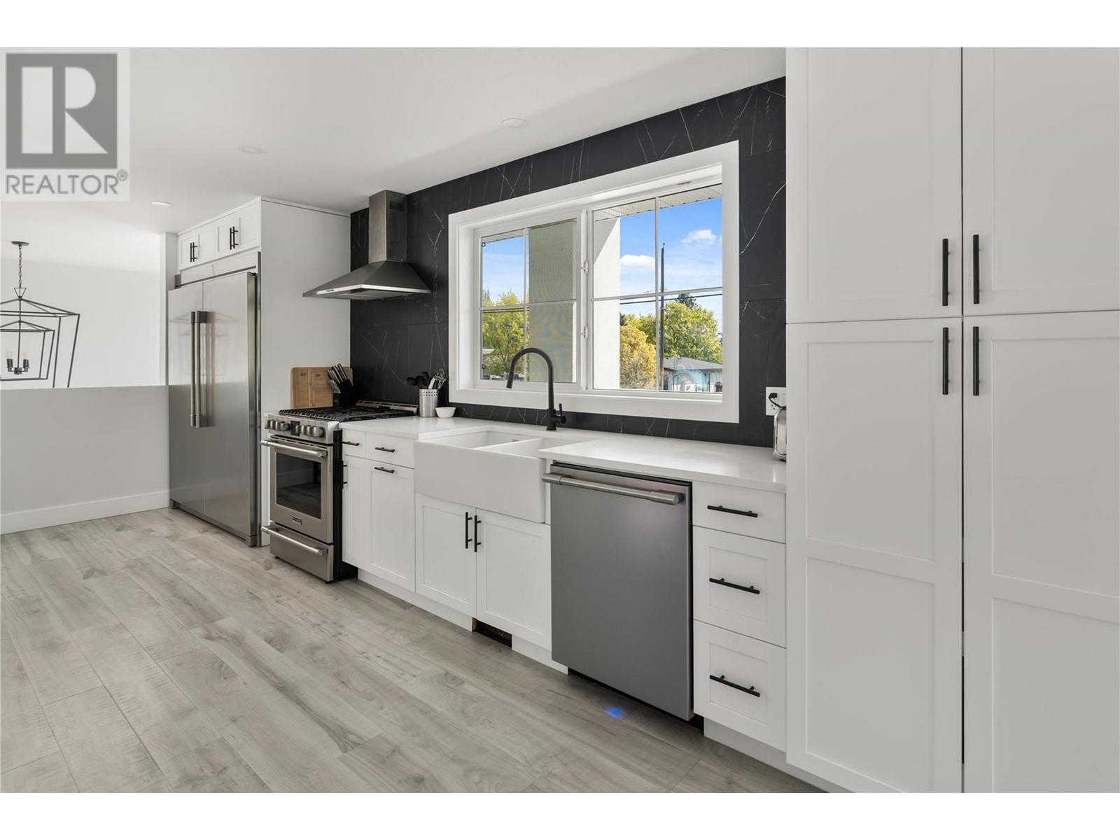  2340 Thacker Drive, West Kelowna