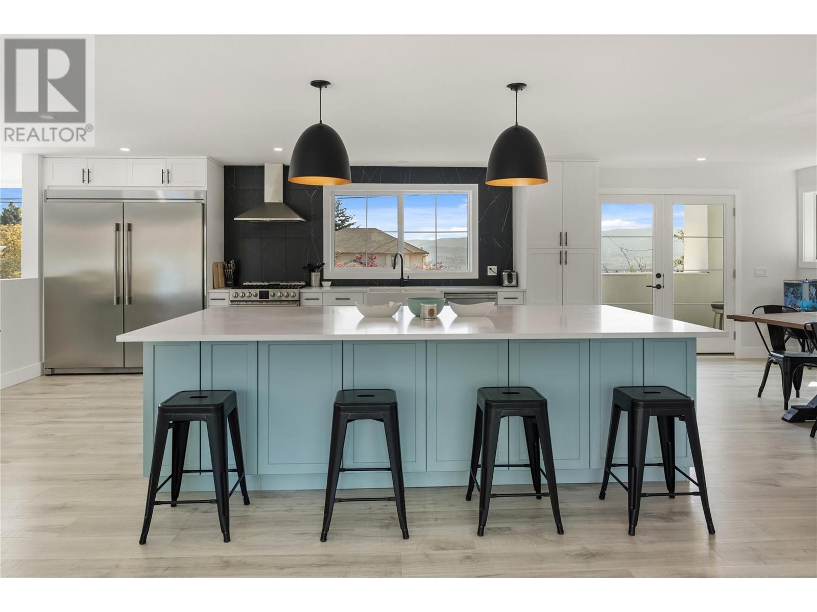  2340 Thacker Drive, West Kelowna