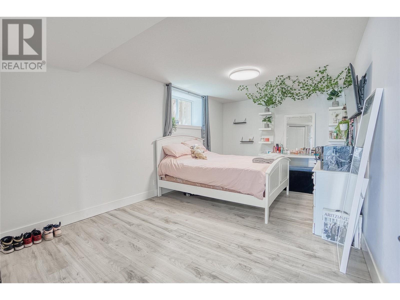  2340 Thacker Drive, West Kelowna