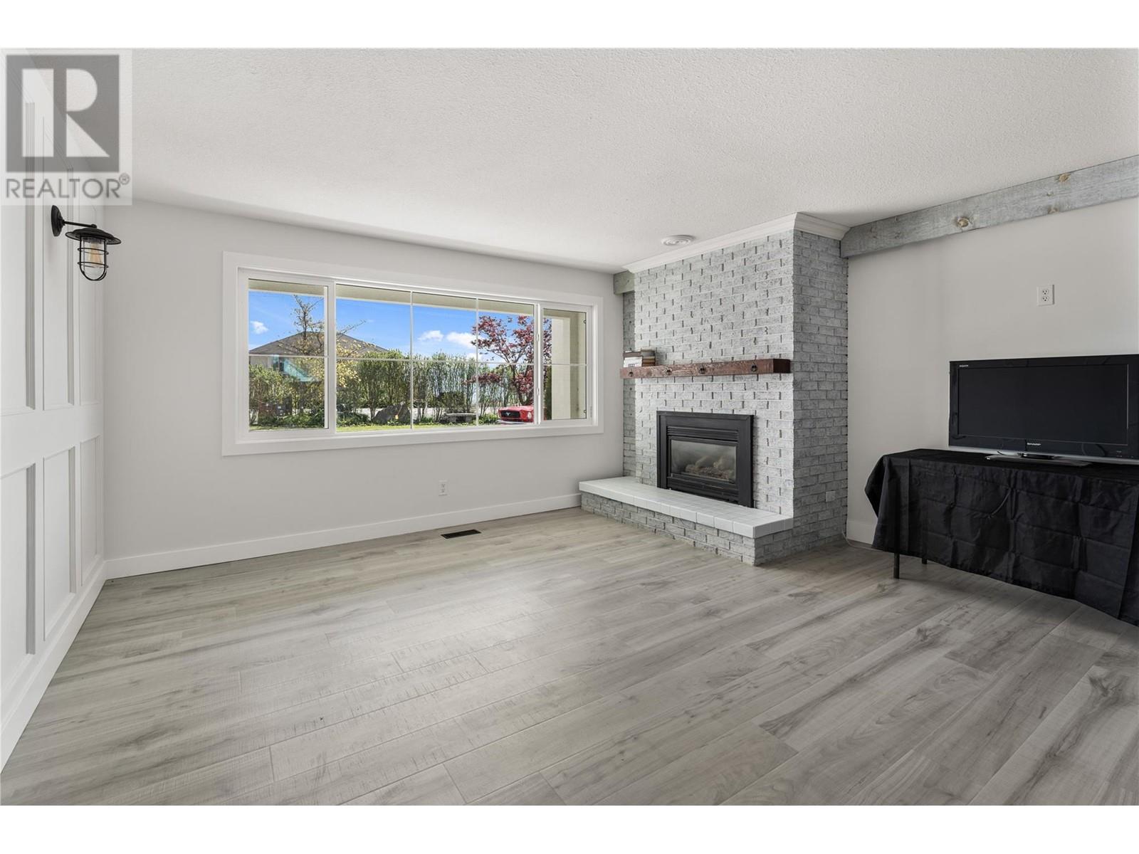  2340 Thacker Drive, West Kelowna