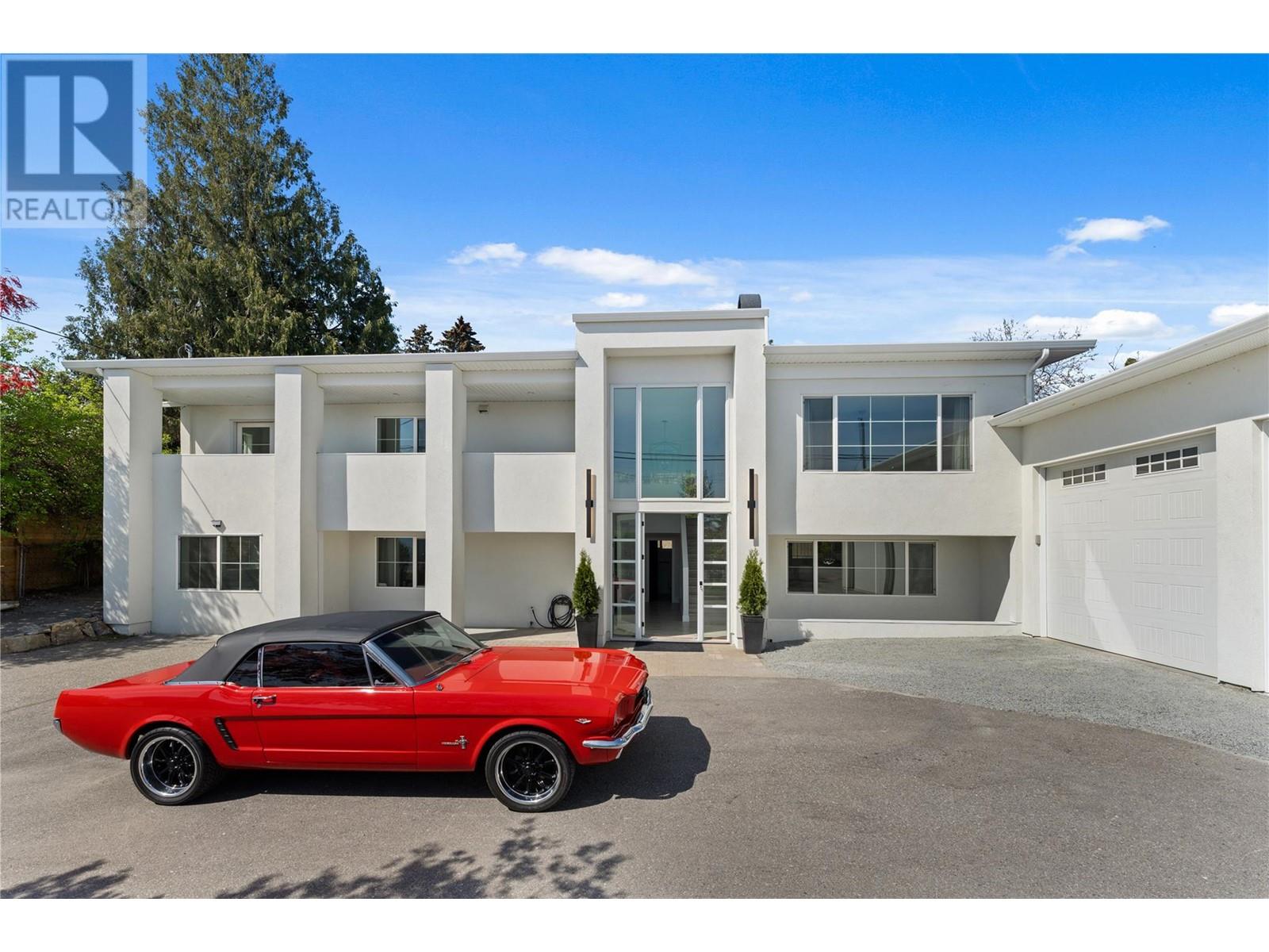  2340 Thacker Drive, West Kelowna
