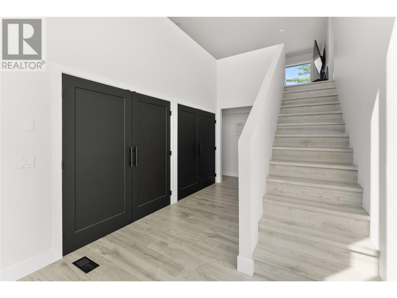  2340 Thacker Drive, West Kelowna