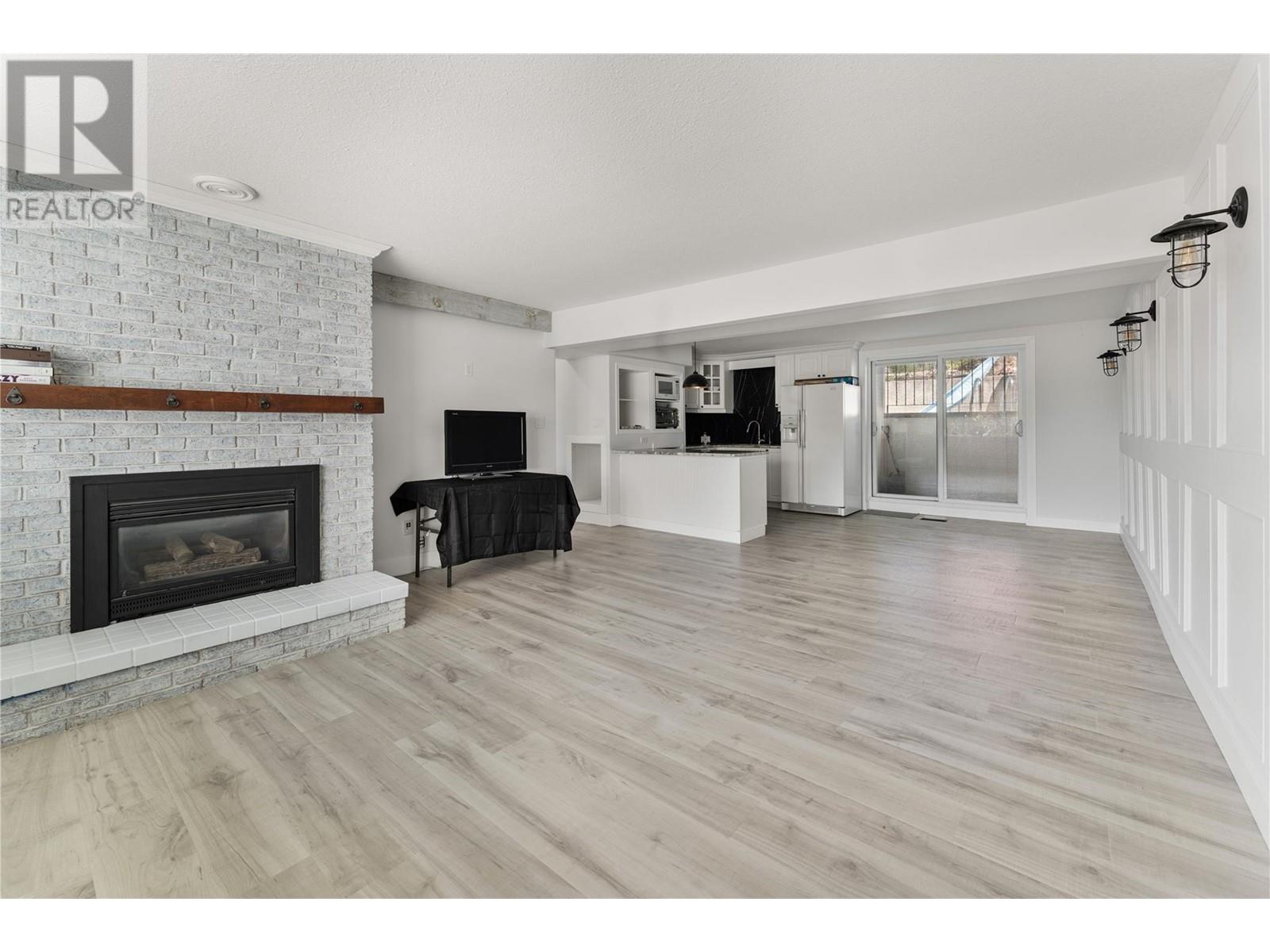  2340 Thacker Drive, West Kelowna