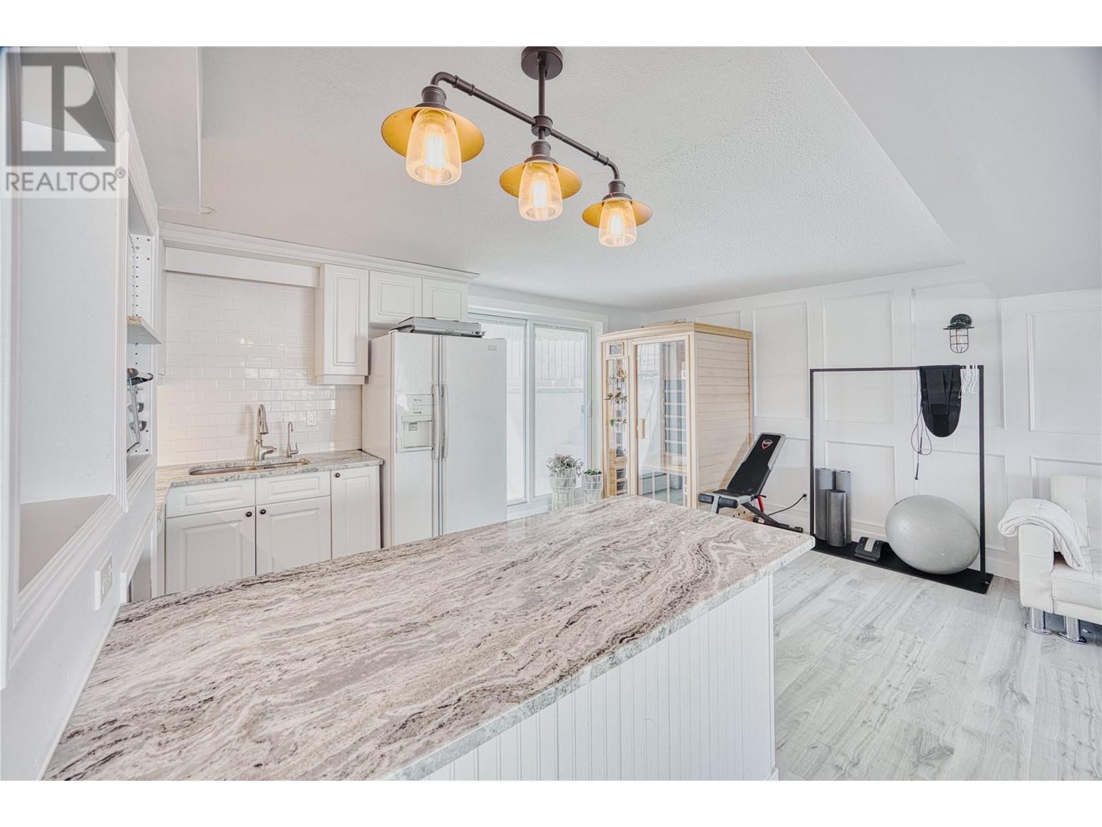  2340 Thacker Drive, West Kelowna
