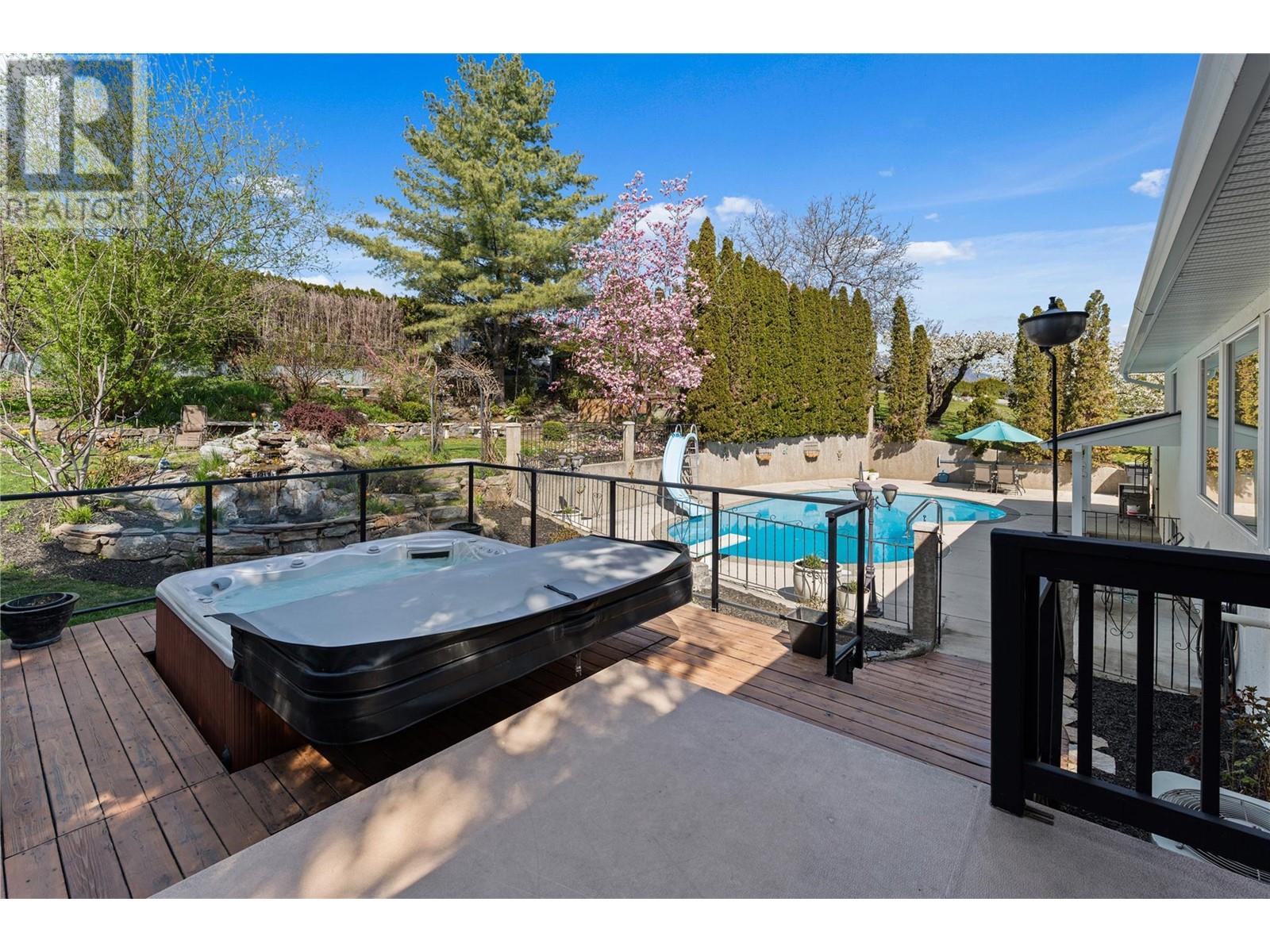  2340 Thacker Drive, West Kelowna