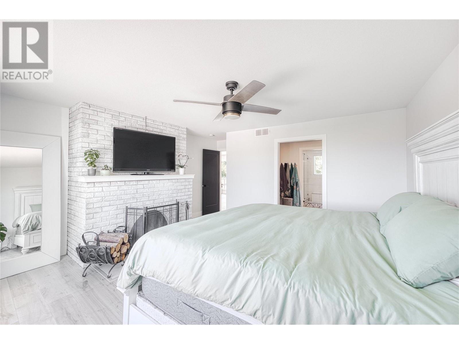  2340 Thacker Drive, West Kelowna