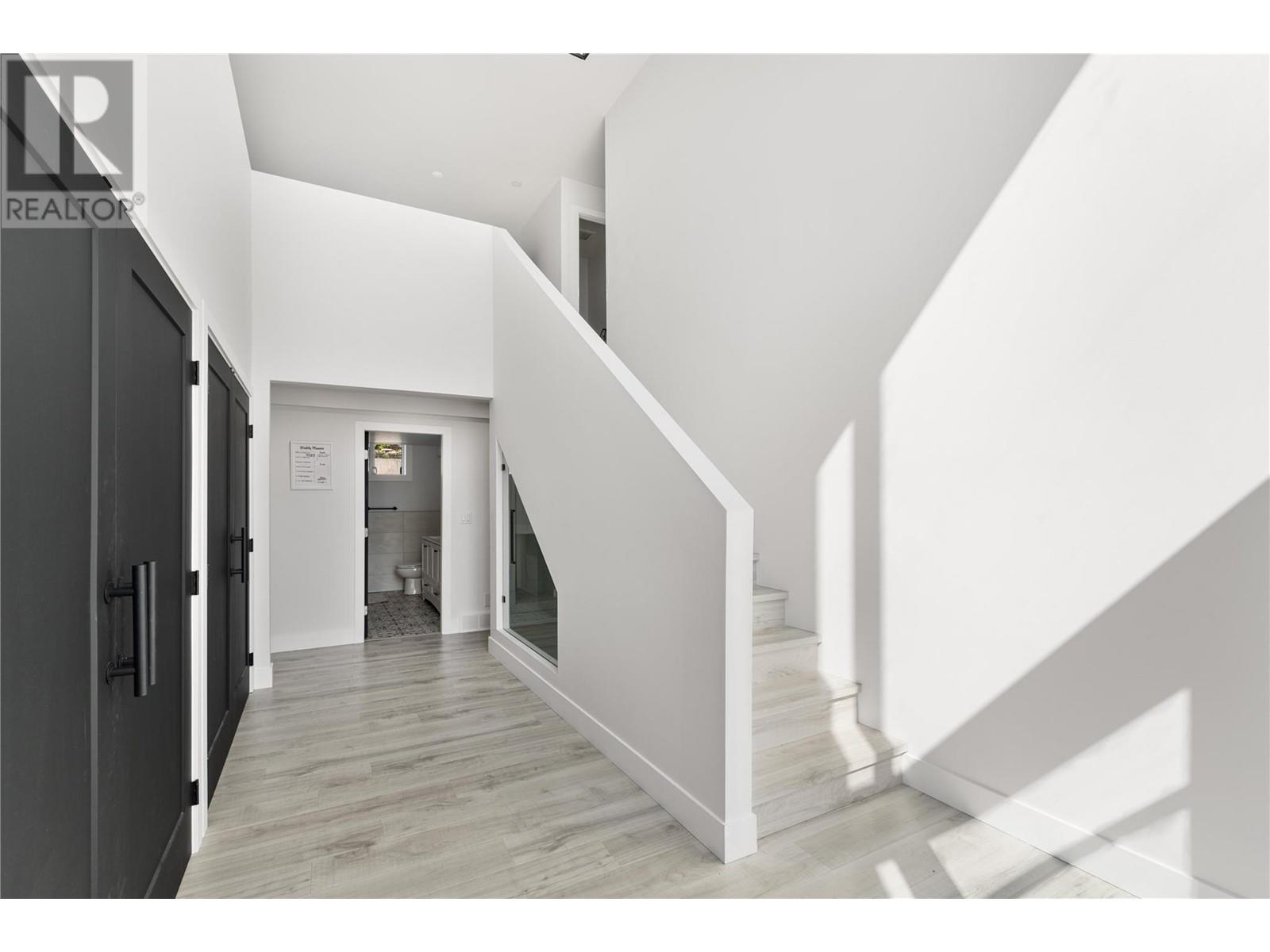  2340 Thacker Drive, West Kelowna